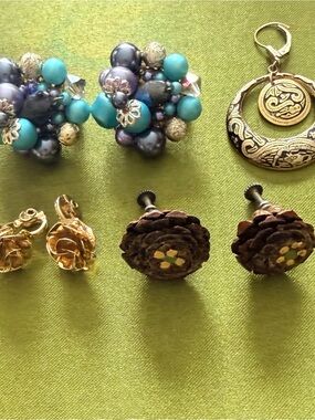 1959s Vintage Cluster Bead Clip-On Earrings